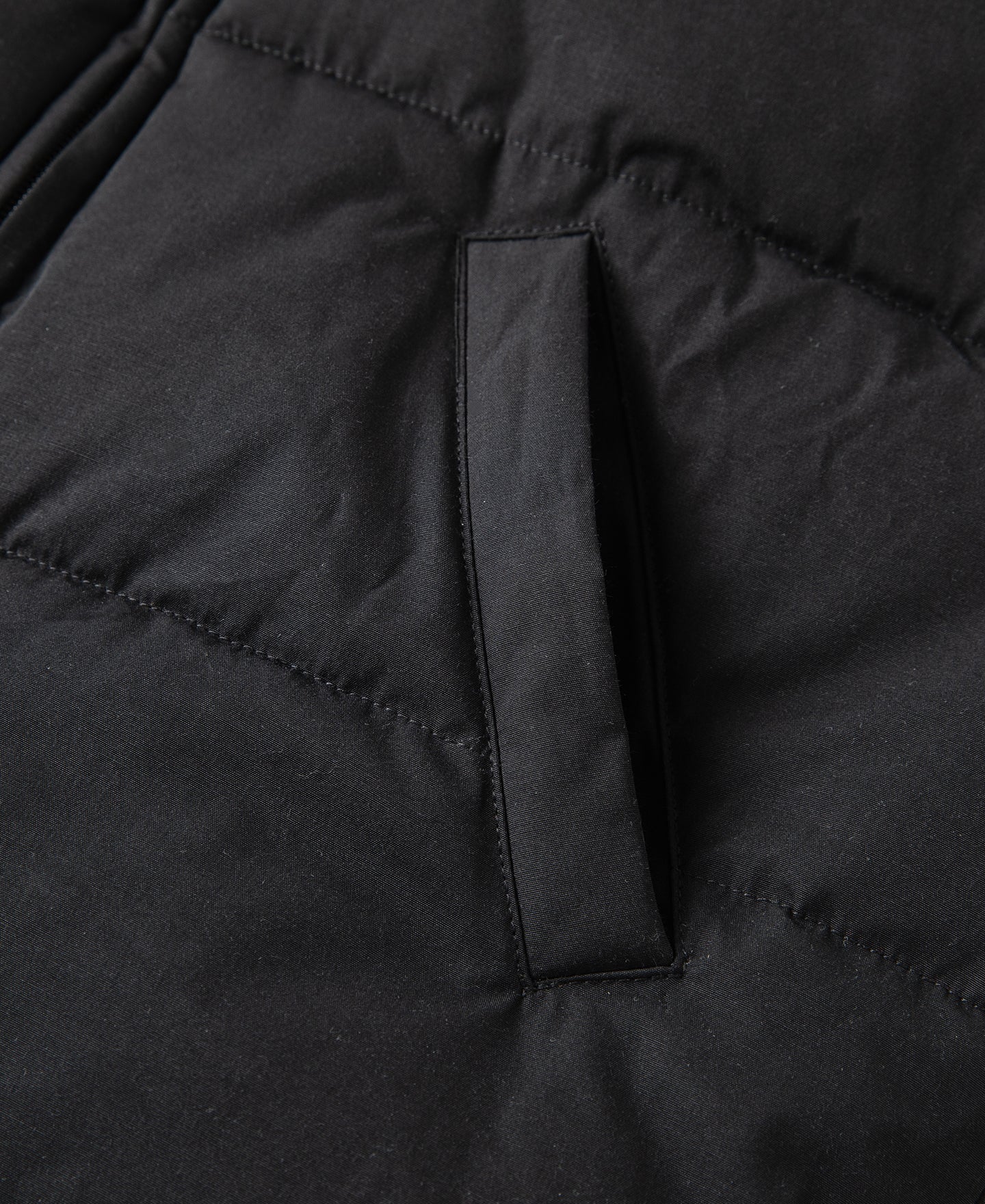 1970s Vintage Quilted Padded Vest - Black - Image 12