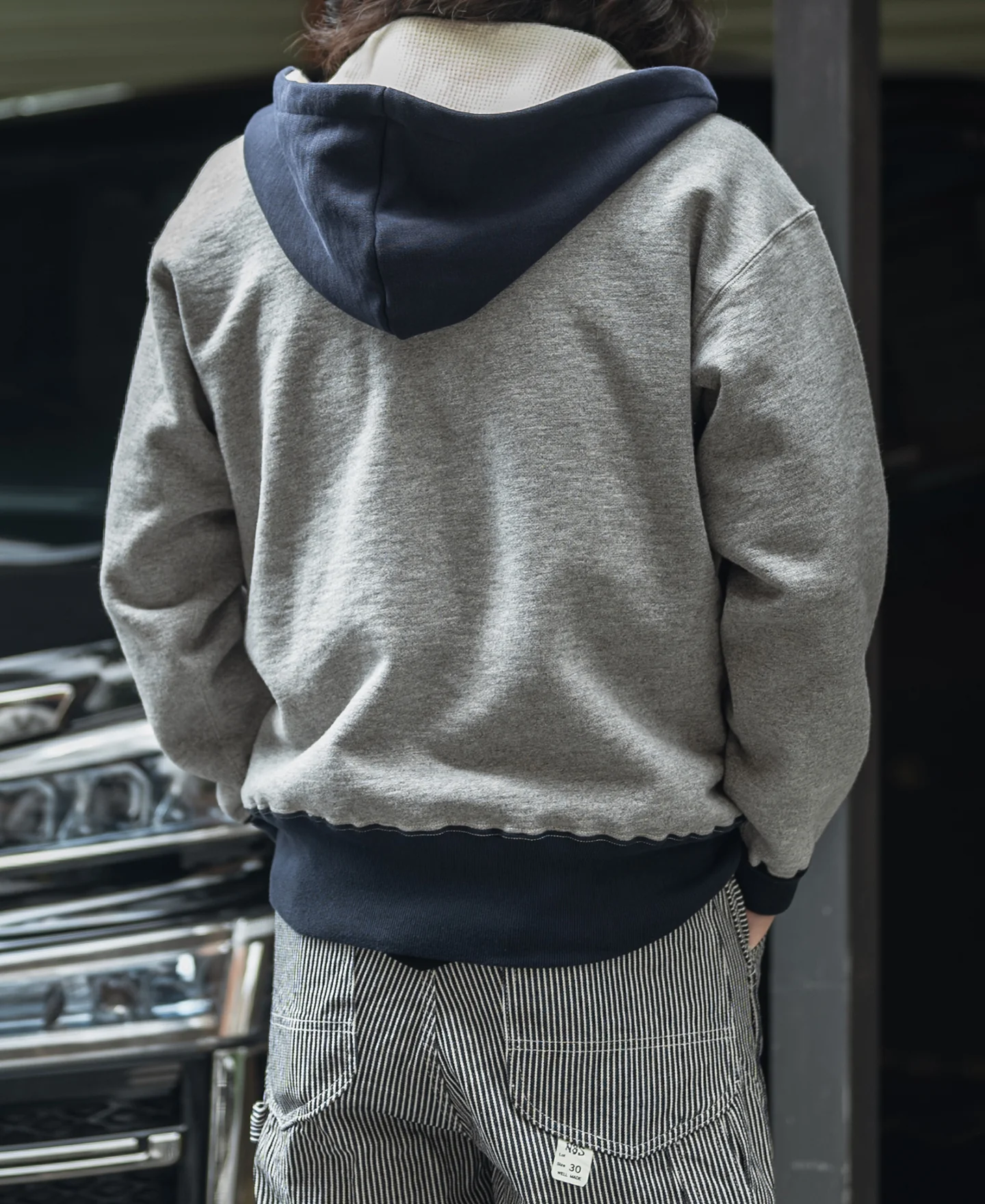Two-Tone Double V Gusset Hooded Sweatshirt - Image 4